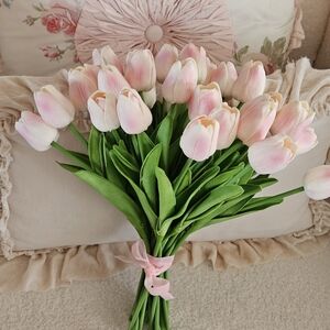 Elegant Pink and White Tulip Bouquet